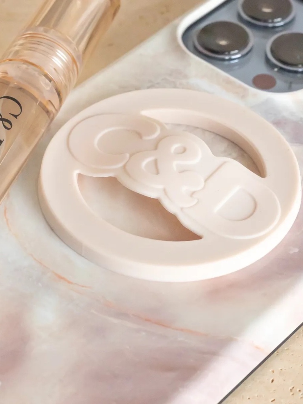 NWT C&D Beauty Gloss Grips, Cream